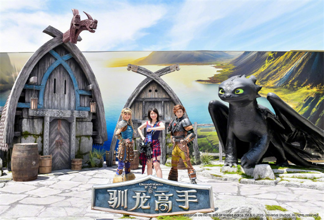 《新驯龙高手》首映 小嗝嗝没牙仔亮相环球博克岛-起点剧情网