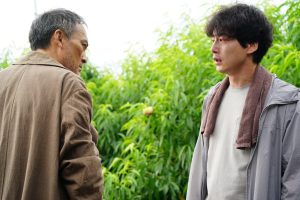 《棋盘上的向日葵》曝剧照 坂口健太郎对决渡边谦-起点剧情网