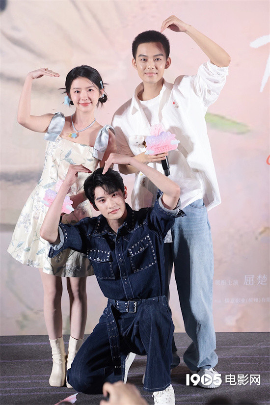 《有朵云像你》首映礼 屈楚萧、王子文盛装出席-起点剧情网