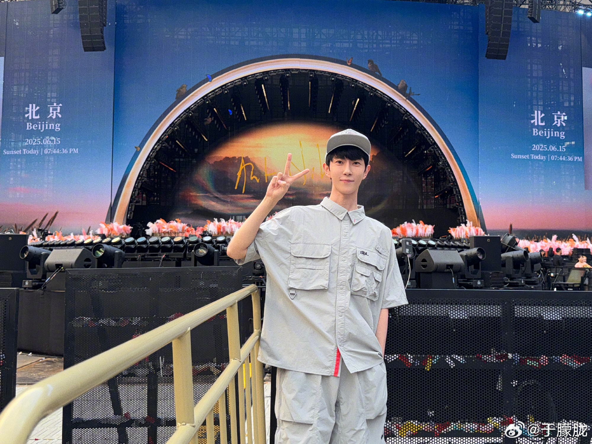 演员于朦胧坠楼身亡 杨幂、迪丽热巴等发文悼念-起点剧情网