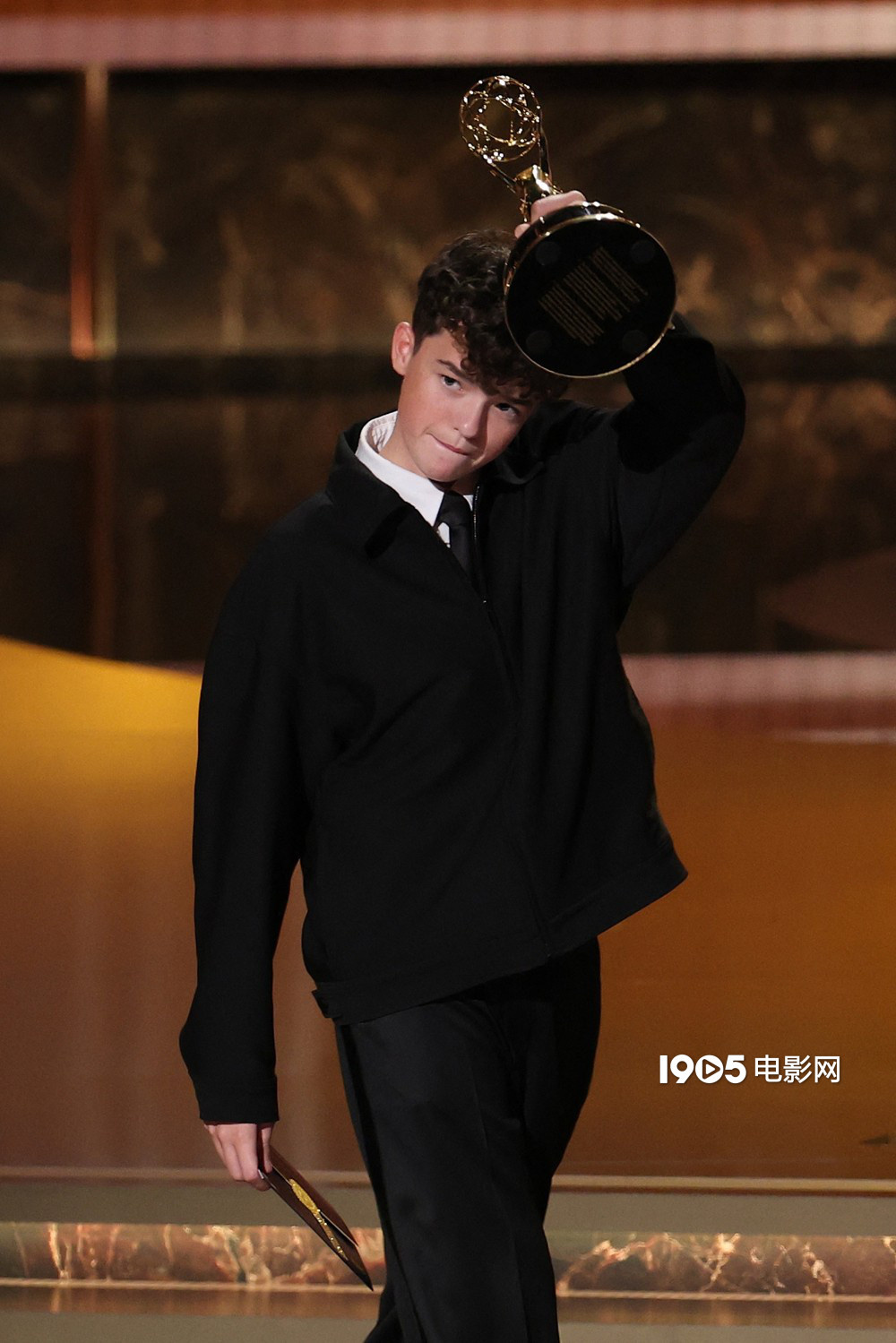 创造历史!15岁欧文·库珀荣获艾美奖最佳男配-起点剧情网
