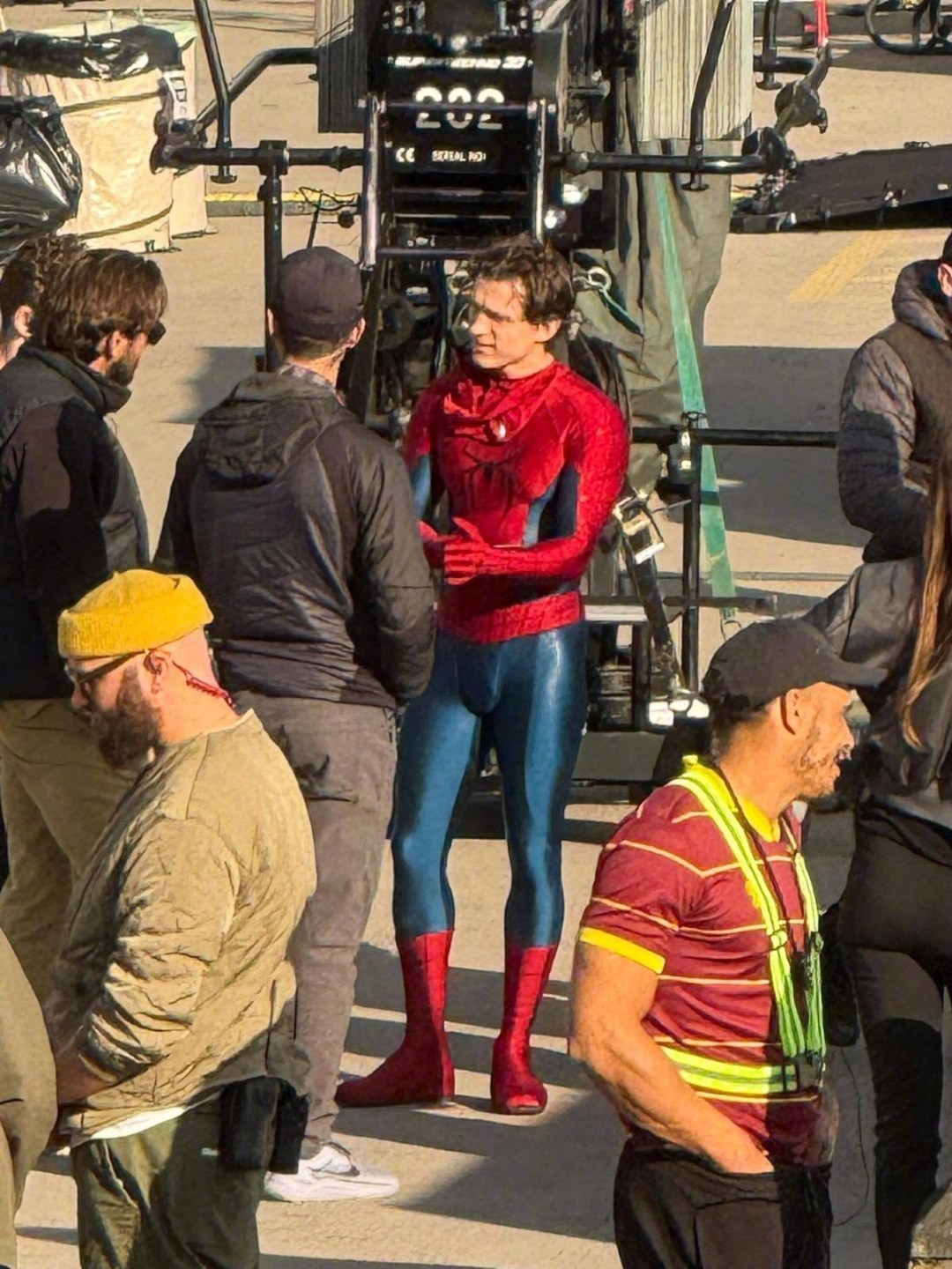 《蜘蛛侠4》新片场照 蜘蛛侠和反派蝎子亮相-起点剧情网